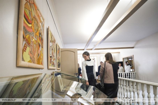 Выставка «Песні зямлі маёй» открылась в Бресте Выставка «Песні зямлі маёй» открылась в Бресте