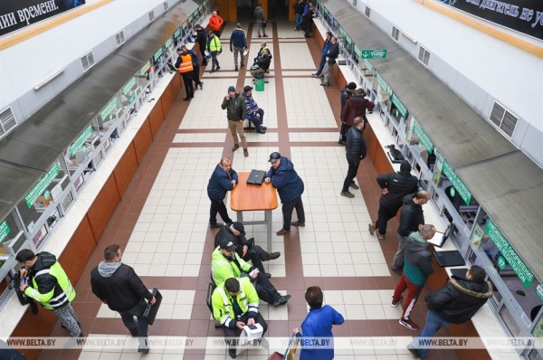 «Десять лет работаю дальнобойщиком, но такого не помню». Что говорят водители о ситуации на границе «Десять лет работаю дальнобойщиком, но такого не помню». Что говорят водители о ситуации на границе