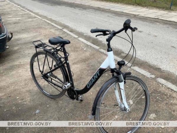 36-летний кобринчанин украл велосипед из подъезда – позвонил через домофон в случайную квартиру и ему открыли 36-летний кобринчанин украл велосипед из подъезда – позвонил через домофон в случайную квартиру и ему открыли