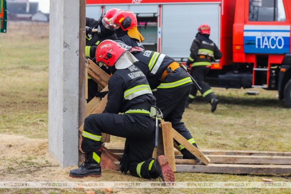 Обрушение здания, авария на ж/д и ЧП в высотке: спасатели провели учения в Бресте Обрушение здания, авария на ж/д и ЧП в высотке: спасатели провели учения в Бресте