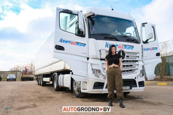 «Красивые девушки тоже идут в дальнобой»: Юлия из Гродно оставила маникюрный бизнес и теперь водит большегруз «Красивые девушки тоже идут в дальнобой»: Юлия из Гродно оставила маникюрный бизнес и теперь водит большегруз