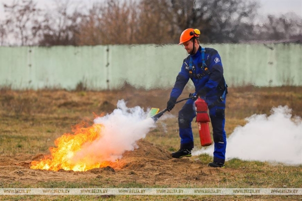 Обрушение здания, авария на ж/д и ЧП в высотке: спасатели провели учения в Бресте Обрушение здания, авария на ж/д и ЧП в высотке: спасатели провели учения в Бресте