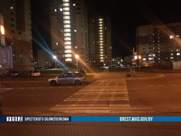 Автомобиль сбил женщину в Бресте Автомобиль сбил женщину в Бресте
