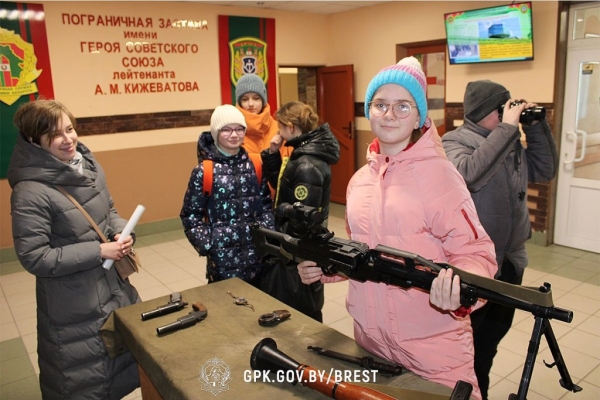 Учащиеся брестской гимназии №1 посетили пограничную заставу «Брест»