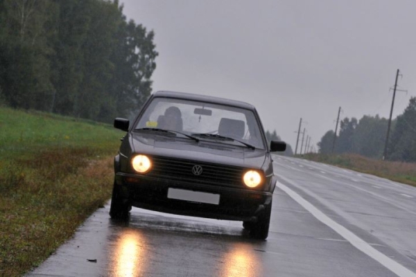 Водители будут обязаны ездить с ближним светом фар днем. В каких числах? Водители будут обязаны ездить с ближним светом фар днем. В каких числах?