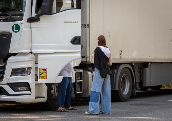 «Наши пожилые водители почти все в разводе». Пообщались с дальнобойщиками на белорусско-литовской границе «Наши пожилые водители почти все в разводе». Пообщались с дальнобойщиками на белорусско-литовской границе
