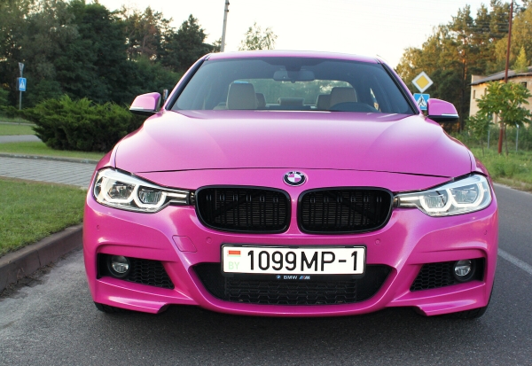 «Желающих купить эту машину предостаточно!» Девушка на розовом BMW F30 рассекает по улицам Бреста. Кто она такая? «Желающих купить эту машину предостаточно!» Девушка на розовом BMW F30 рассекает по улицам Бреста. Кто она такая?