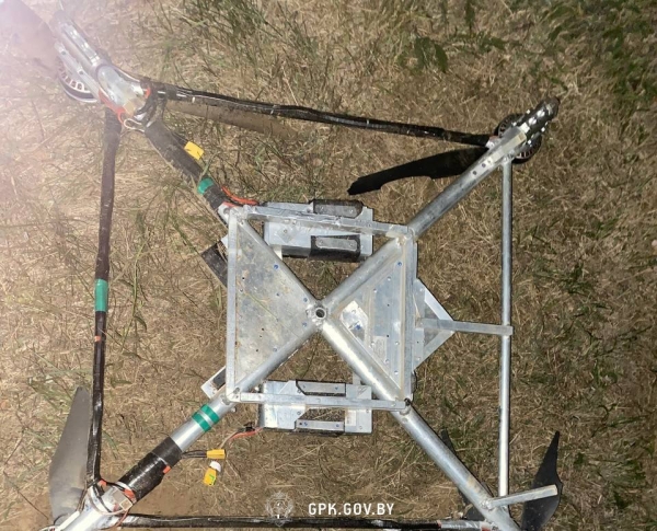 Литовцы сбили дрон, а сморгонские пограничники задержали тех, кто его запускал Литовцы сбили дрон, а сморгонские пограничники задержали тех, кто его запускал