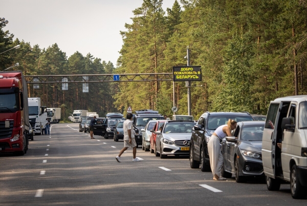 «Наши пожилые водители почти все в разводе». Пообщались с дальнобойщиками на белорусско-литовской границе «Наши пожилые водители почти все в разводе». Пообщались с дальнобойщиками на белорусско-литовской границе