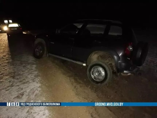 Пассажир выталкивал «Ниву» с пьяным водителем и оказался под колесами Пассажир выталкивал «Ниву» с пьяным водителем и оказался под колесами