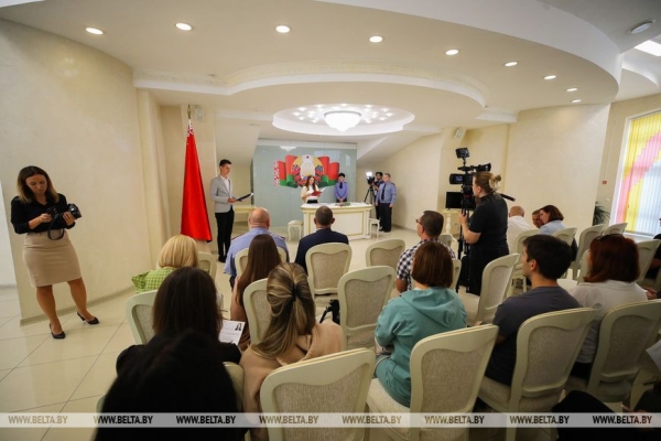 В Бресте еще 14 человек приняли Присягу гражданина Беларуси В Бресте еще 14 человек приняли Присягу гражданина Беларуси