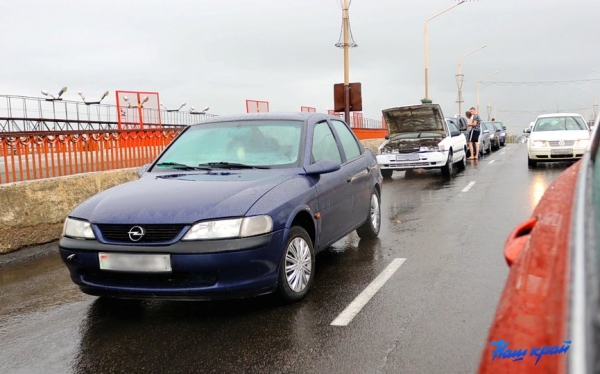 Восемь автомобилей столкнулись в Барановичах на путепроводе Восемь автомобилей столкнулись в Барановичах на путепроводе