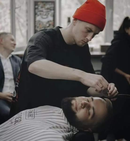 Жил в притоне и сдавал бутылки: как сирота вырвался из замкнутого круга Жил в притоне и сдавал бутылки: как сирота вырвался из замкнутого круга