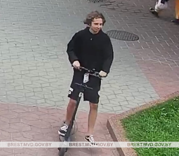 В Бресте милиция ищет парня на самокате В Бресте милиция ищет парня на самокате