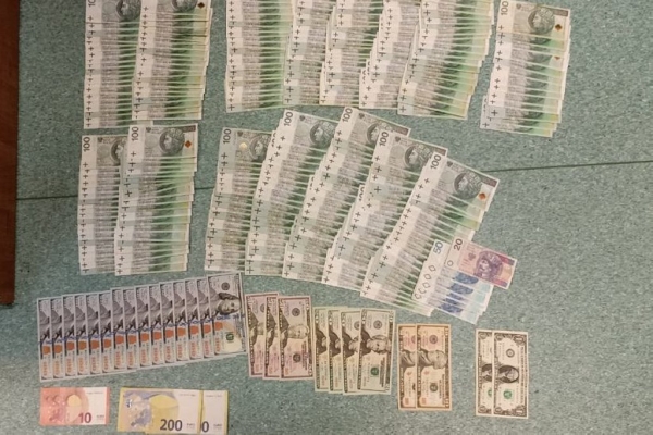 В Варшаве задержали 20-летнего белоруса за мошенничество от имени банка В Варшаве задержали 20-летнего белоруса за мошенничество от имени банка