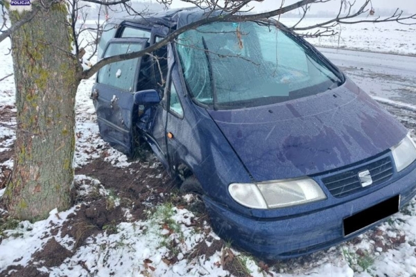 В Польше белорус на Seat слетел с дороги и врезался в дерево В Польше белорус на Seat слетел с дороги и врезался в дерево