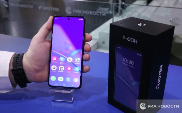 В России представили отечественный смартфон Р-ФОН В России представили отечественный смартфон Р-ФОН