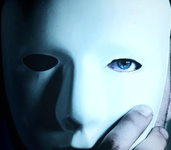 Мужчина 15 лет жил со щепкой в глазу. И не замечал этого Мужчина 15 лет жил со щепкой в глазу. И не замечал этого