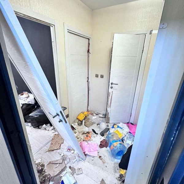 «Ключи кинули в почтовый ящик». Девушка два года сдавала квартиру айтишнику, а потом увидела такое «Ключи кинули в почтовый ящик». Девушка два года сдавала квартиру айтишнику, а потом увидела такое