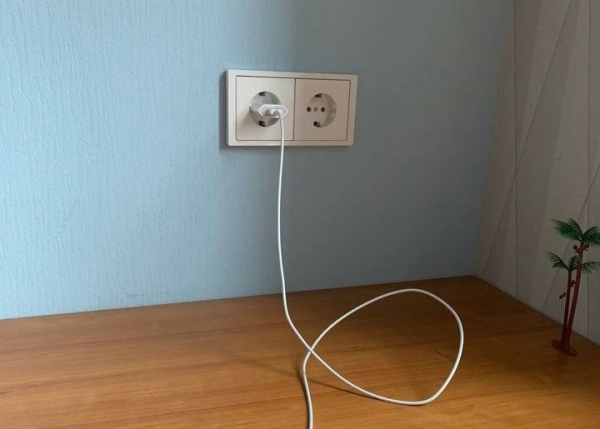 В России школьник погиб из-за удара током от провода для зарядки iPhone В России школьник погиб из-за удара током от провода для зарядки iPhone