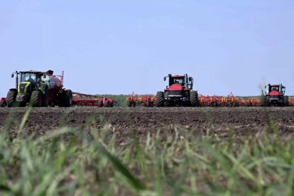 В Казахстане построят три завода по выпуску белорусских тракторов и комбайнов В Казахстане построят три завода по выпуску белорусских тракторов и комбайнов
