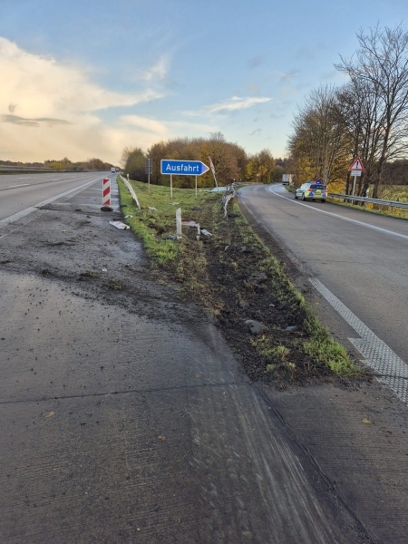 В Германии из бака фуры белоруса на трассу вылился весь дизель В Германии из бака фуры белоруса на трассу вылился весь дизель