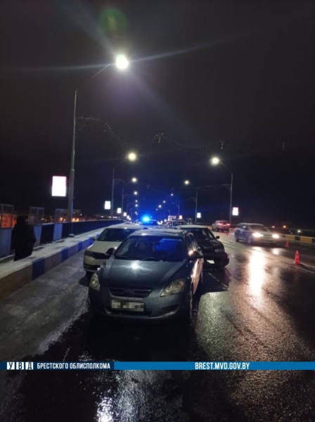 Собралось 9 автомобилей. Подробности вечерних ДТП в Бресте на путепроводе Собралось 9 автомобилей. Подробности вечерних ДТП в Бресте на путепроводе