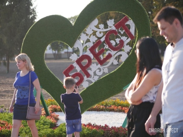 Более 500 тысяч цветов планируют высадить на брестских клумбах в 2023 году Более 500 тысяч цветов планируют высадить на брестских клумбах в 2023 году