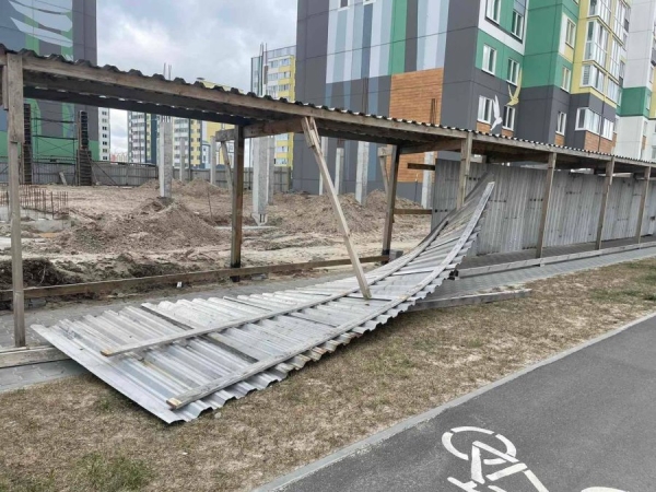 Не только утеплитель. Какие еще проблемы создал ветер в Бресте Не только утеплитель. Какие еще проблемы создал ветер в Бресте