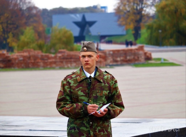 Сколько тысяч человек несли Вахту Памяти у Вечного огня в Брестской крепости. Цифра большая Сколько тысяч человек несли Вахту Памяти у Вечного огня в Брестской крепости. Цифра большая
