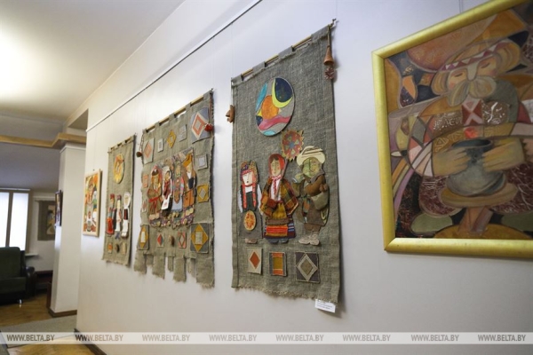 Выставка «Песні зямлі маёй» открылась в Бресте Выставка «Песні зямлі маёй» открылась в Бресте