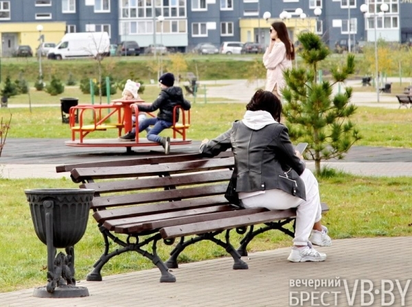 В Бресте парк 1000-летия залит осенними красками. Фоторепортаж В Бресте парк 1000-летия залит осенними красками. Фоторепортаж